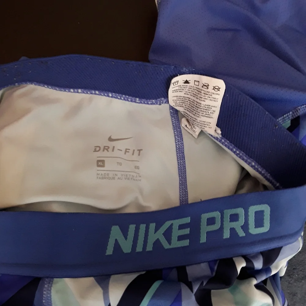Nike Blue Pattern Pro Cool AOP Capri Leggings EUC sz XL